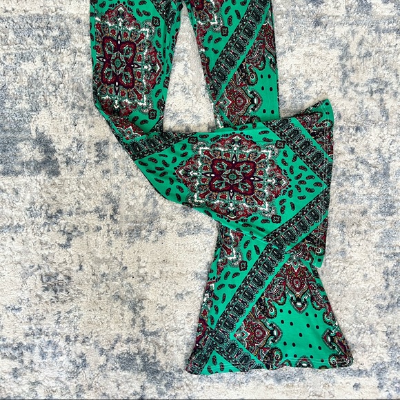 LF - Fit & Flare Pant - Picture 2 of 4